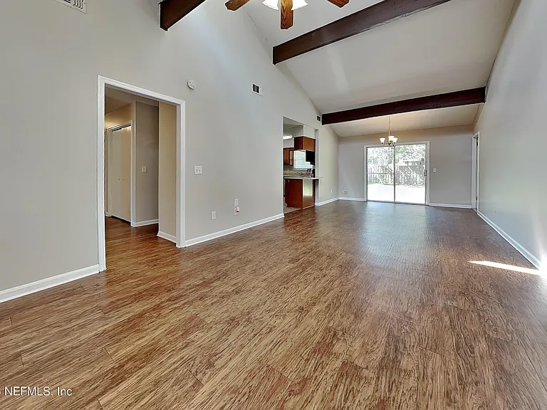 2804 Canyon Ct — Photo 4
