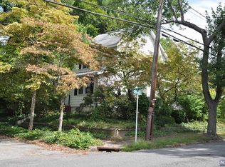 4 New St, Cresskill, NJ 07626