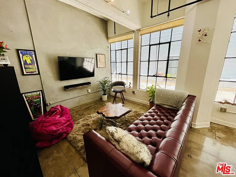 746 S Los Angeles St #302 — Photo 4