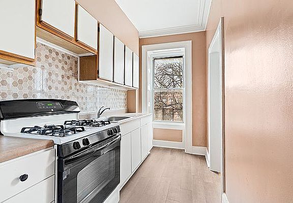 2nd image of 302 Macon St #3