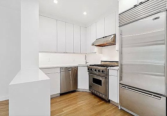 3rd image of 29 Prince St APT 4