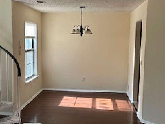 4th image of 702 Goldthread Court