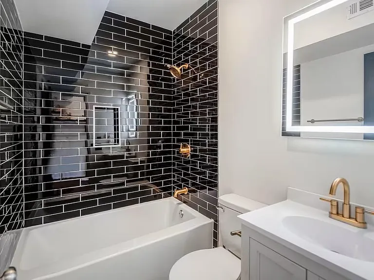 2724 Southmore Blvd — Photo 12