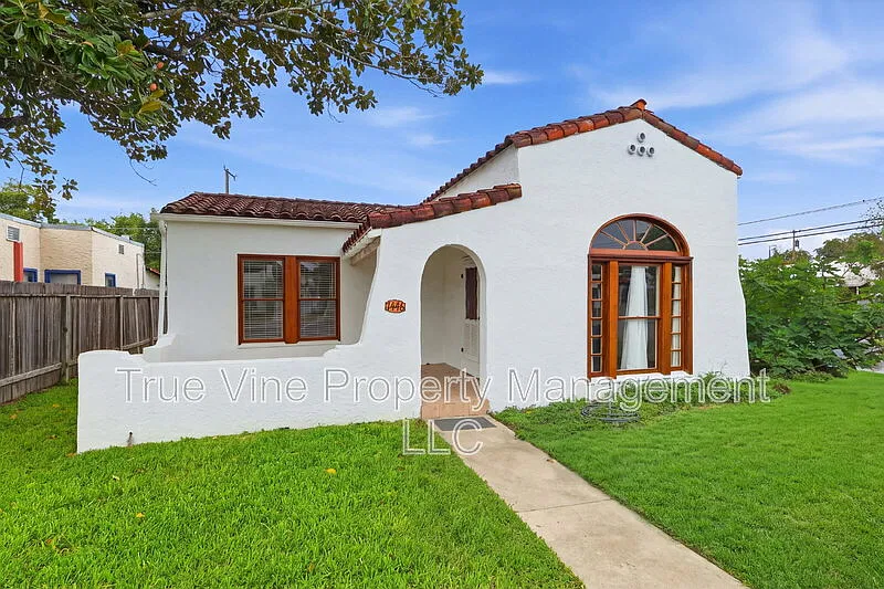 3 bed, 1.0 bath, 1277 sqft, $1,650 — Photo 3