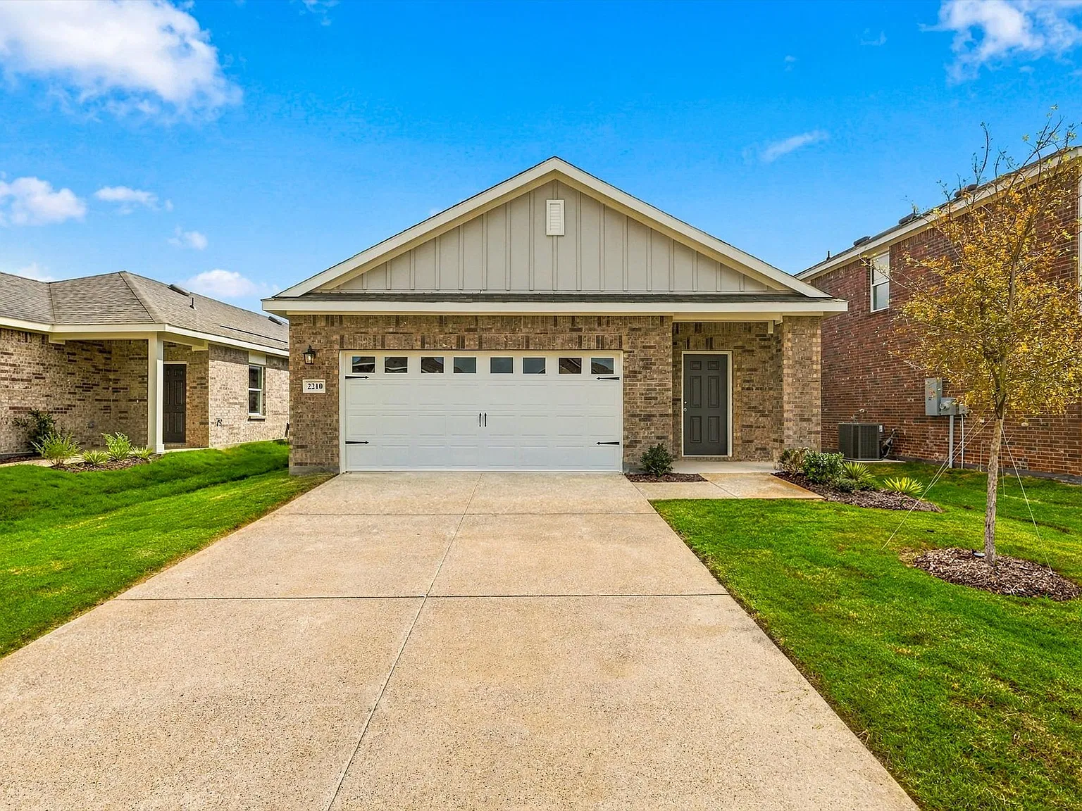 3 bed, 1401 sqft, $2,100 — Photo 2