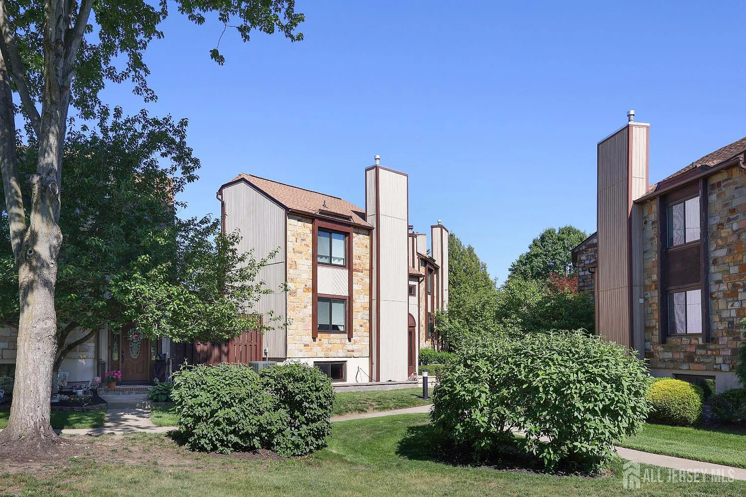 3 bed, 2.5 bath, $3,500 — Photo 1