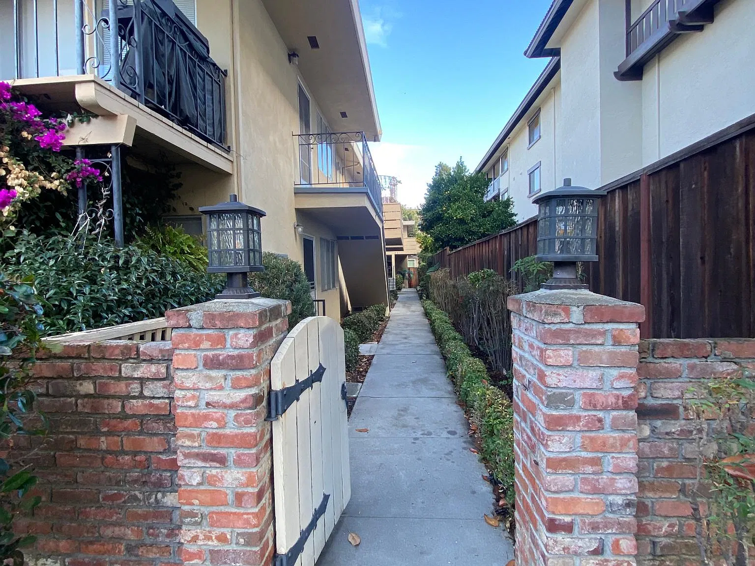 1 bed, 700 sqft, $2,300 — Photo 2