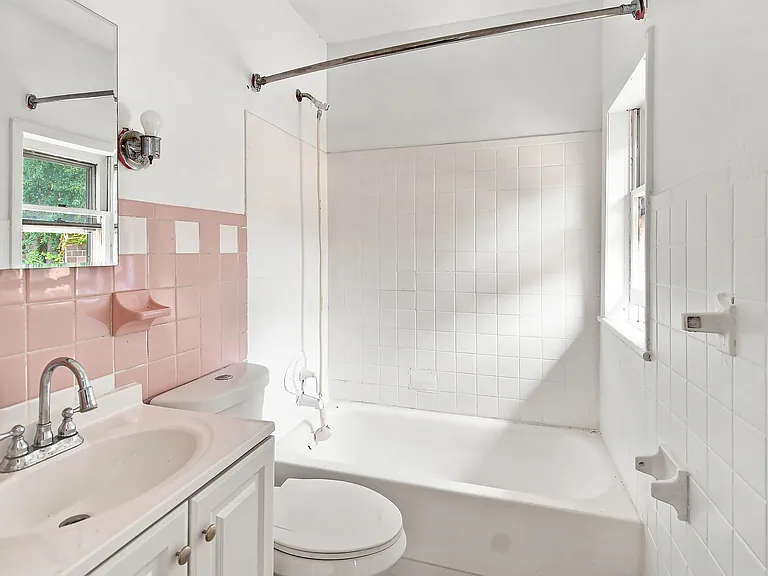 320 Hewitt St #1 — Photo 2