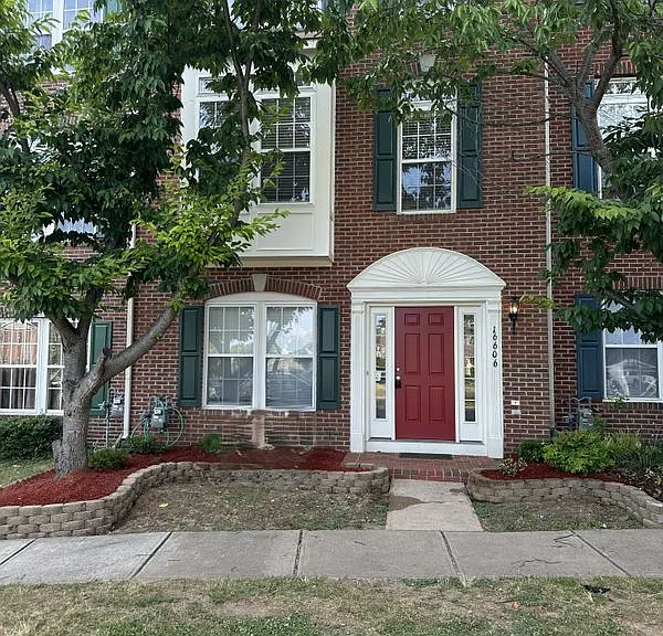 16606 Barge Cir — Photo 1