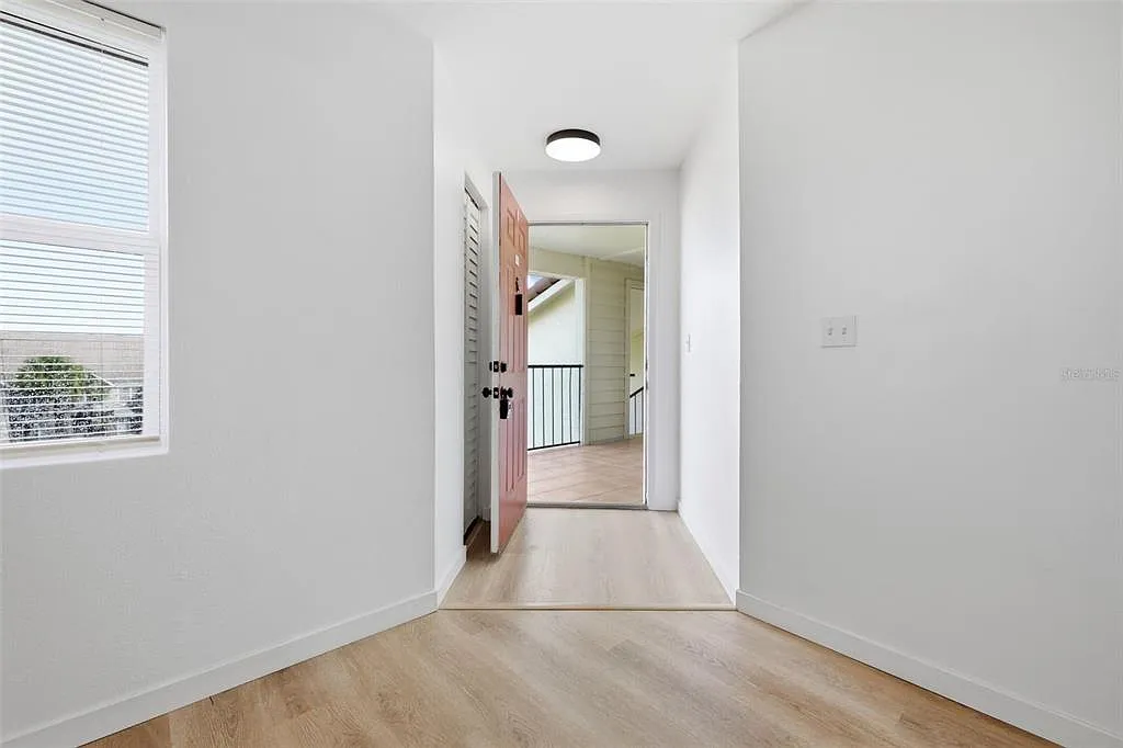 2 bed, 2.0 bath, 937 sqft, $1,500 — Photo 2