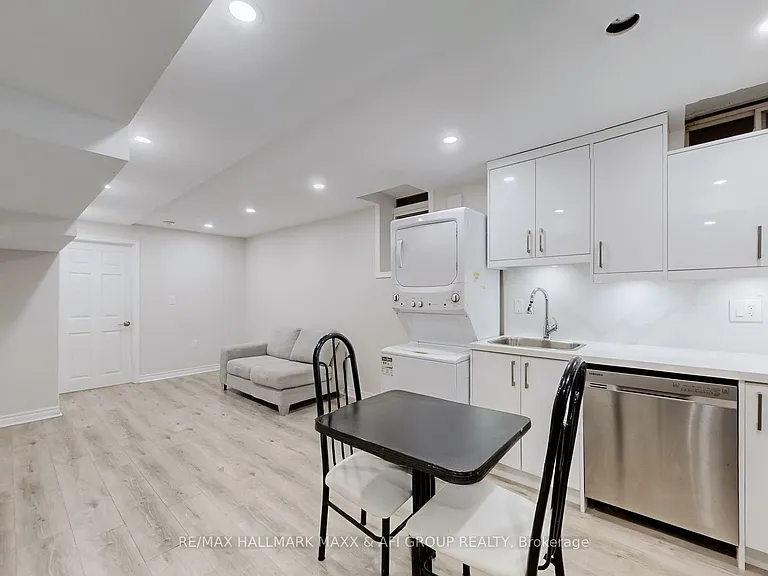 719 Shanahan Blvd #B — Photo 10