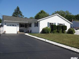 23 Chase Ln, Sayville, NY 11782