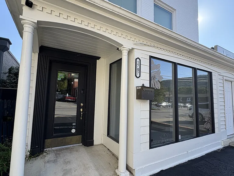 1707 Jefferson St — Photo 1