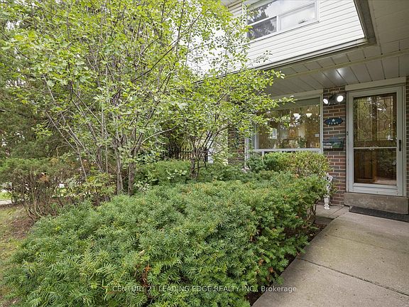 5th image of 91 Glenstroke Dr
