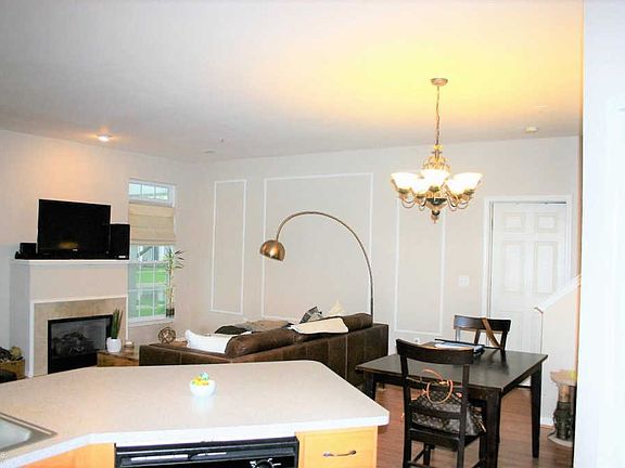 5th image of 25824 Maritime Cir N