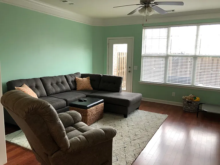 2310 Knowles Ave — Photo 2