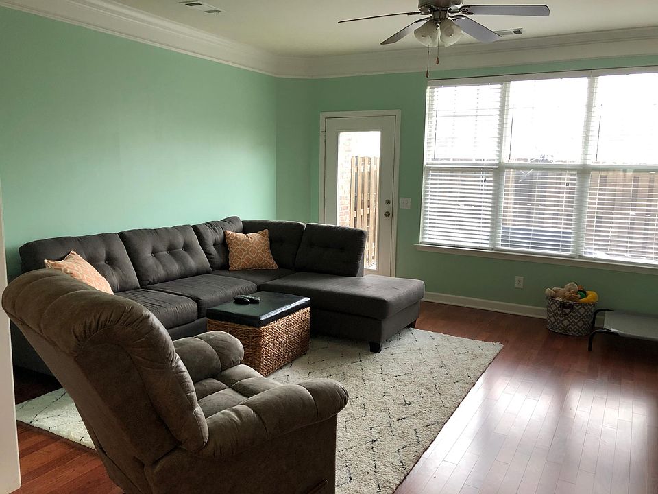 2nd image of 2310 Knowles Ave