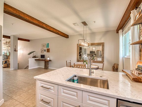 3rd image of 423 Bayfront Drive