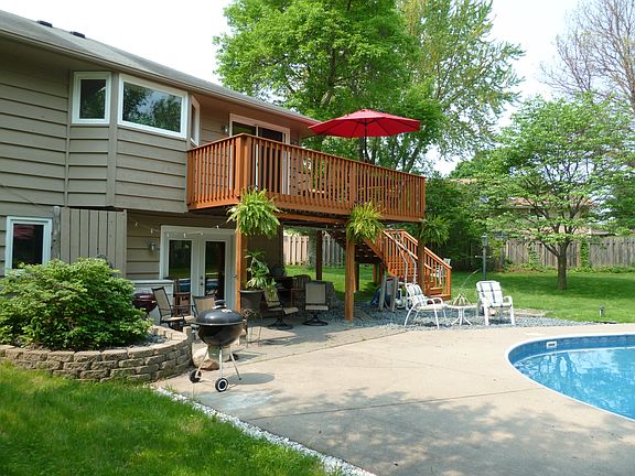 Elevated deck