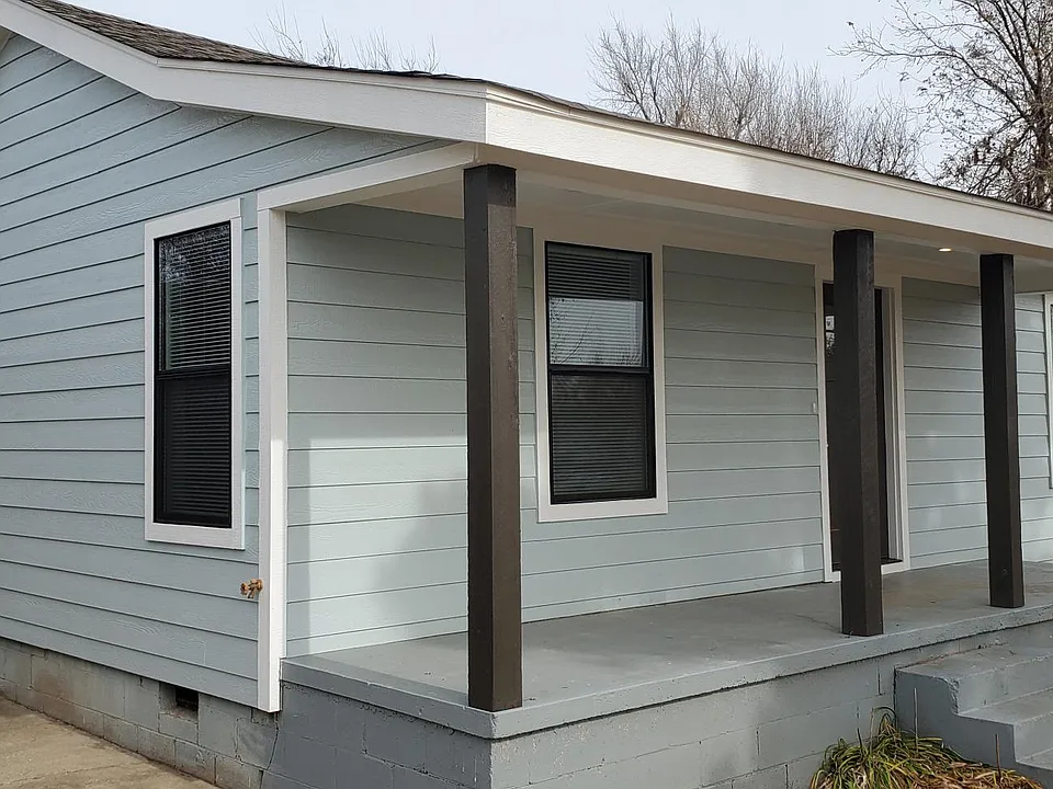 309 W Marshall Dr