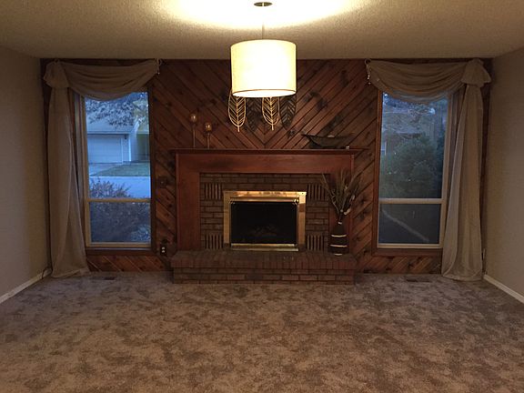 Living Room / Gas FP