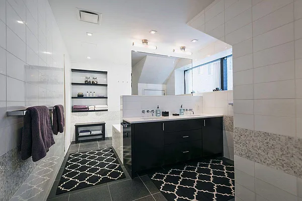 Sold by Sotheby's International Realty | media 6