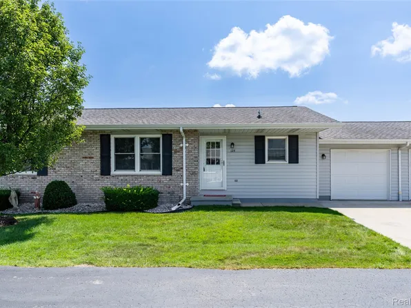 125 Joan Ct, Marysville, MI 48040