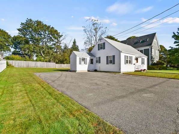 26 Beacon Ave, Newburyport, MA 01950