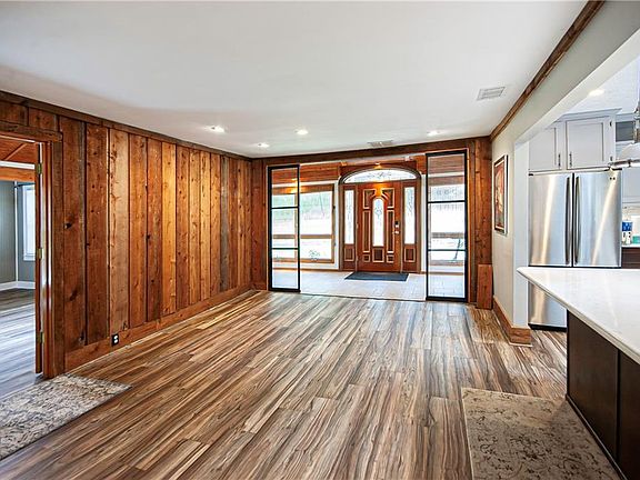 5th image of 4585 Park Dr