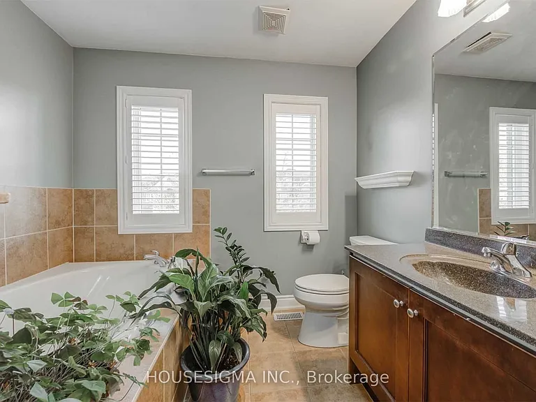 244 Tawny Cres — Photo 17
