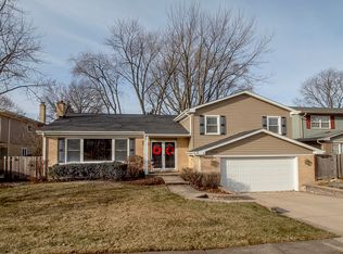 2410 N Hickory Ln, Arlington Heights, IL