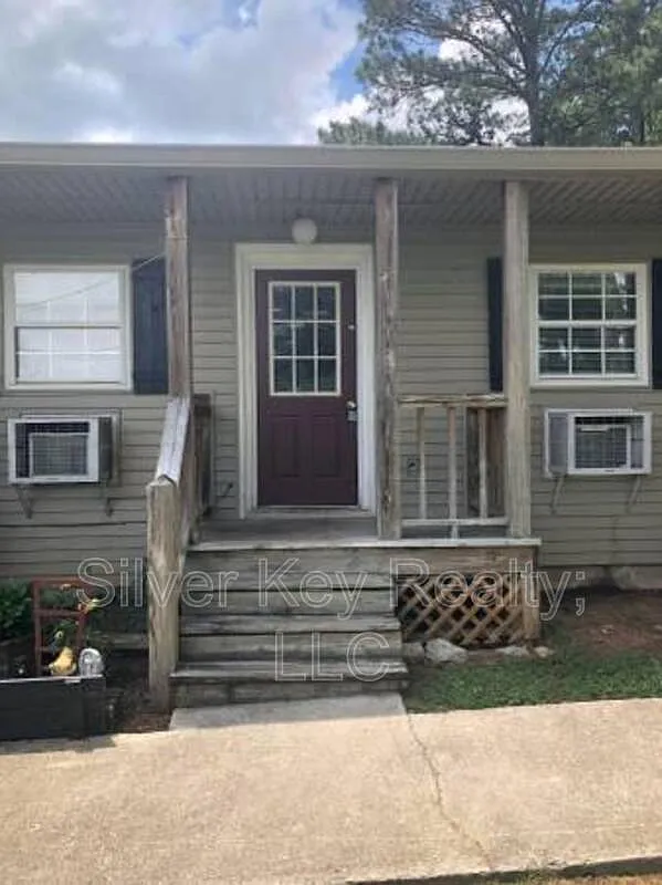 2 bed, 1.0 bath, $850 — Photo 1