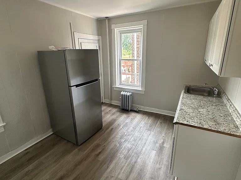 175 Rosemont Ave — Photo 2