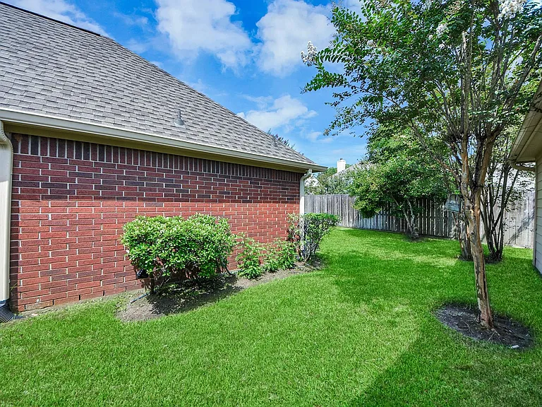 16710 Colony Terrace Dr — Photo 42