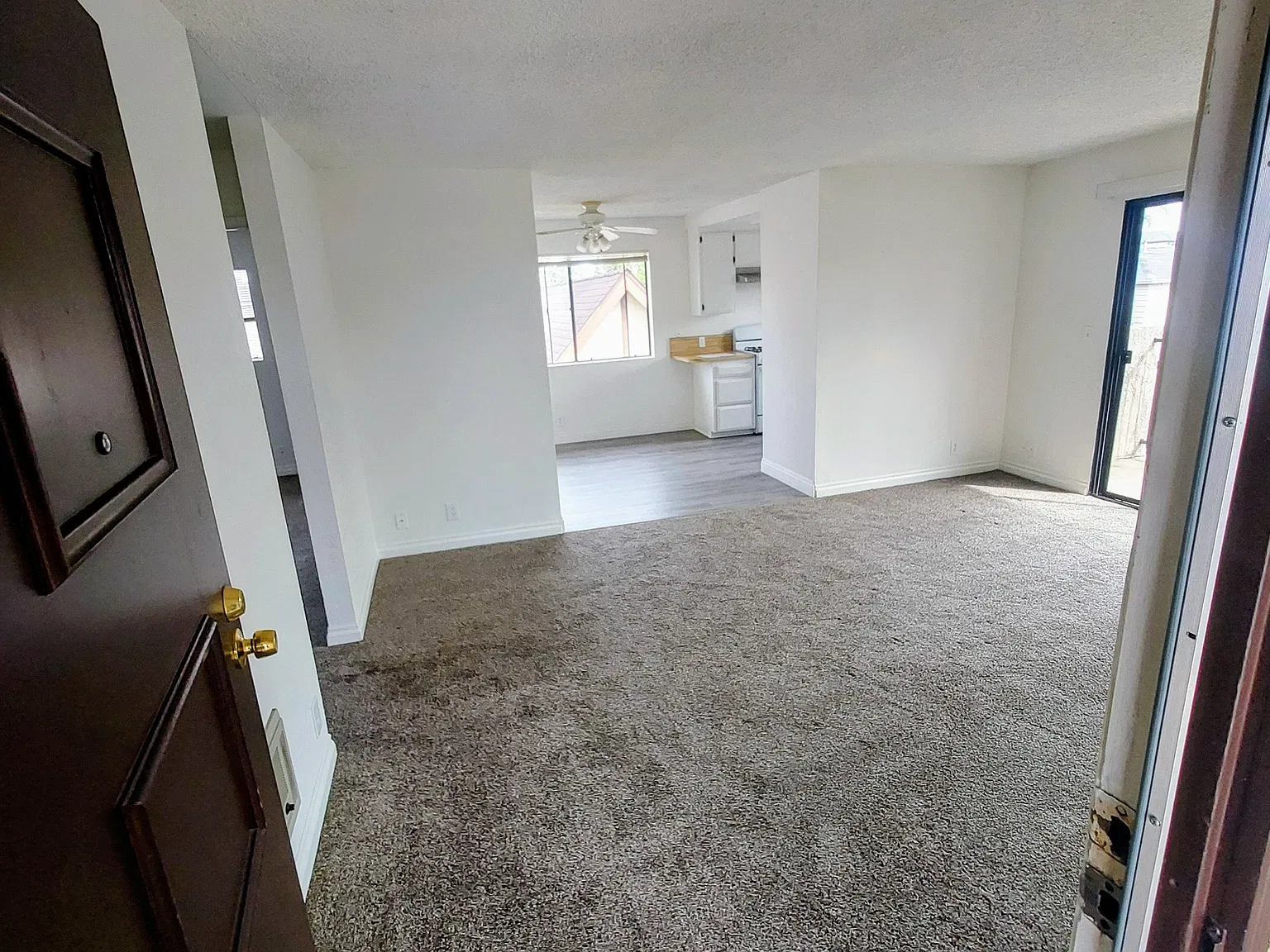 2 bed, 800 sqft, $2,100 — Photo 2
