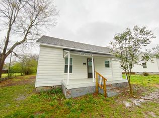 17 Simmons St, Laurens, SC 29360