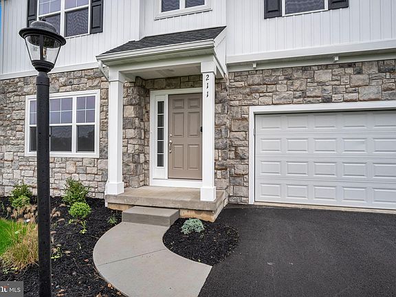 4th image of 211 Forgedale Dr