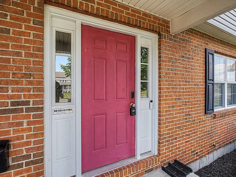 7973 Seabury Ct — Photo 4