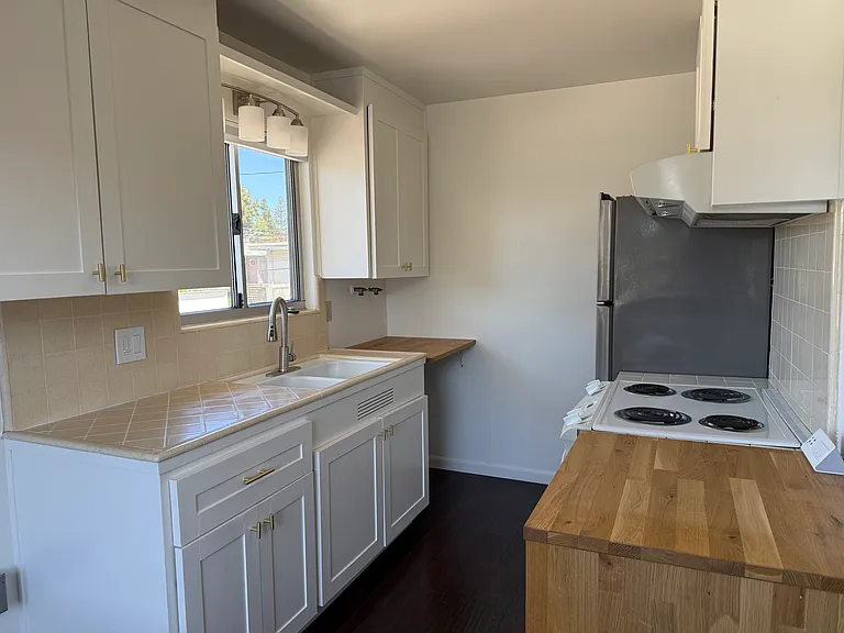 1762 Monroe St — Photo 2