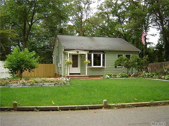 2nd image of 23 Shinnecock Dr