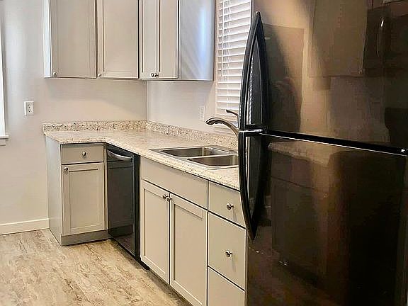 4th image of 813 E Gimber St
