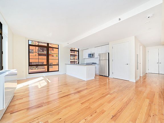 4th image of 216 E 121st St #4A