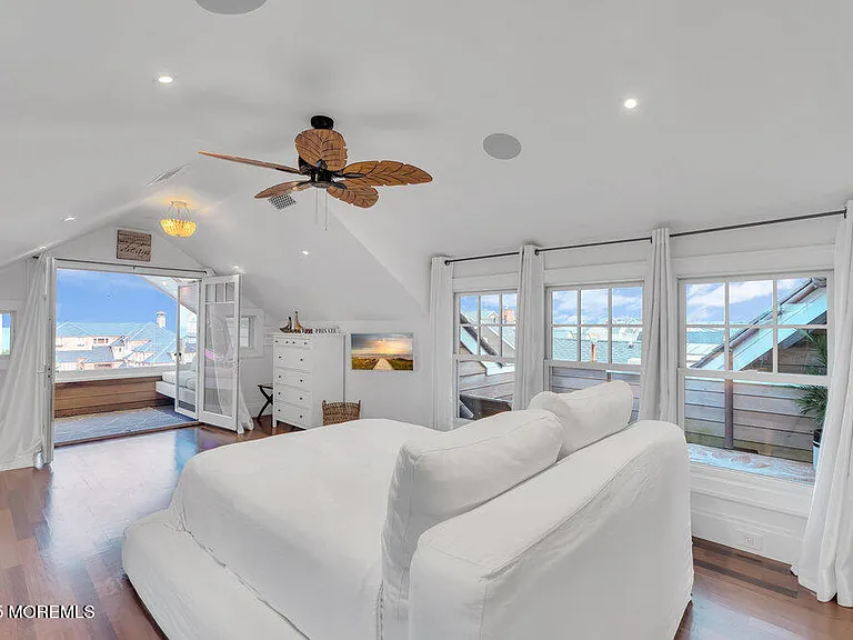 985 Ocean Ave — Photo 17