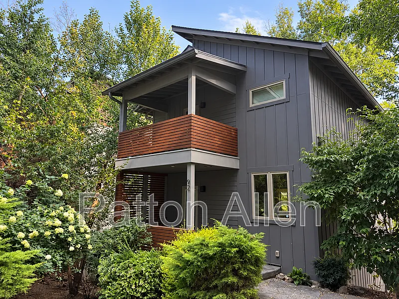 92 Hibriten Dr