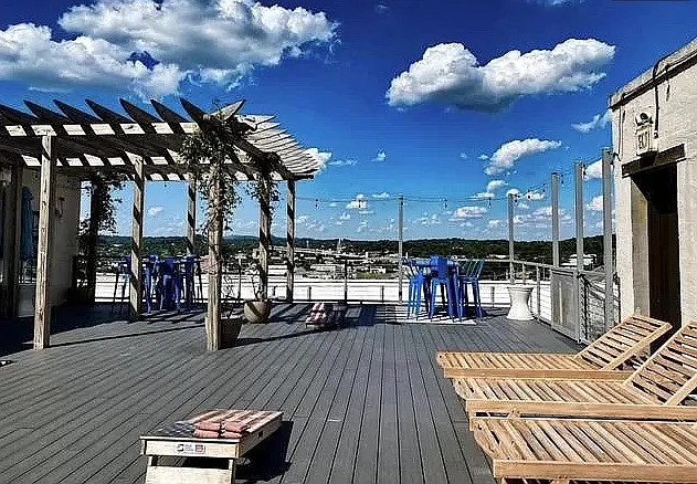 Large roof deck with expansive views (and wifi)
