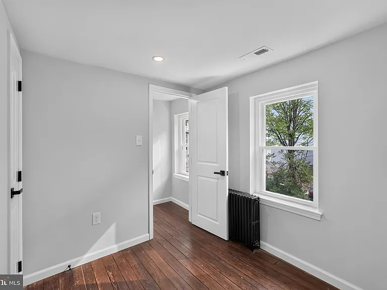 4469 Silverwood St — Photo 22