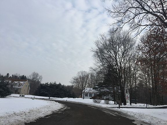 4th image of 4 Minisink Dr