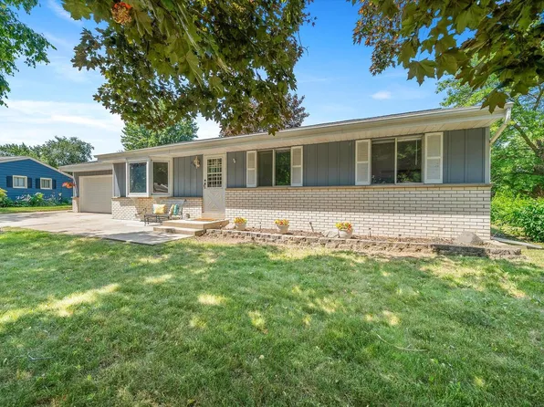 219 Manor DRIVE, Fredonia, WI 53021