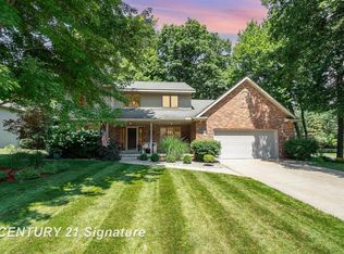 5202 Stone Ridge Dr, Midland, MI 48640