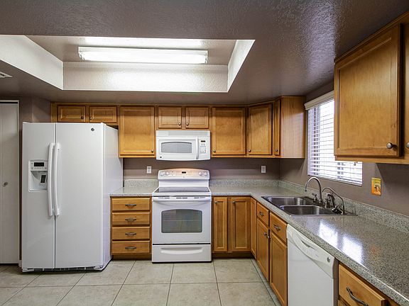 3rd image of 2029 W Southbrooke Cir